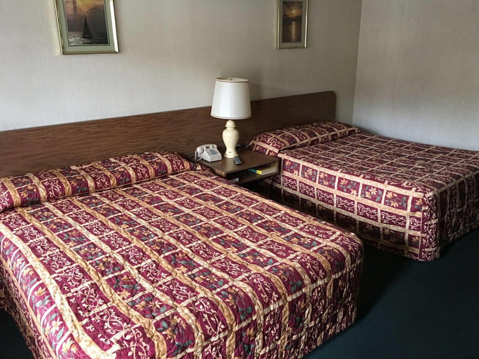 Parkway Motel