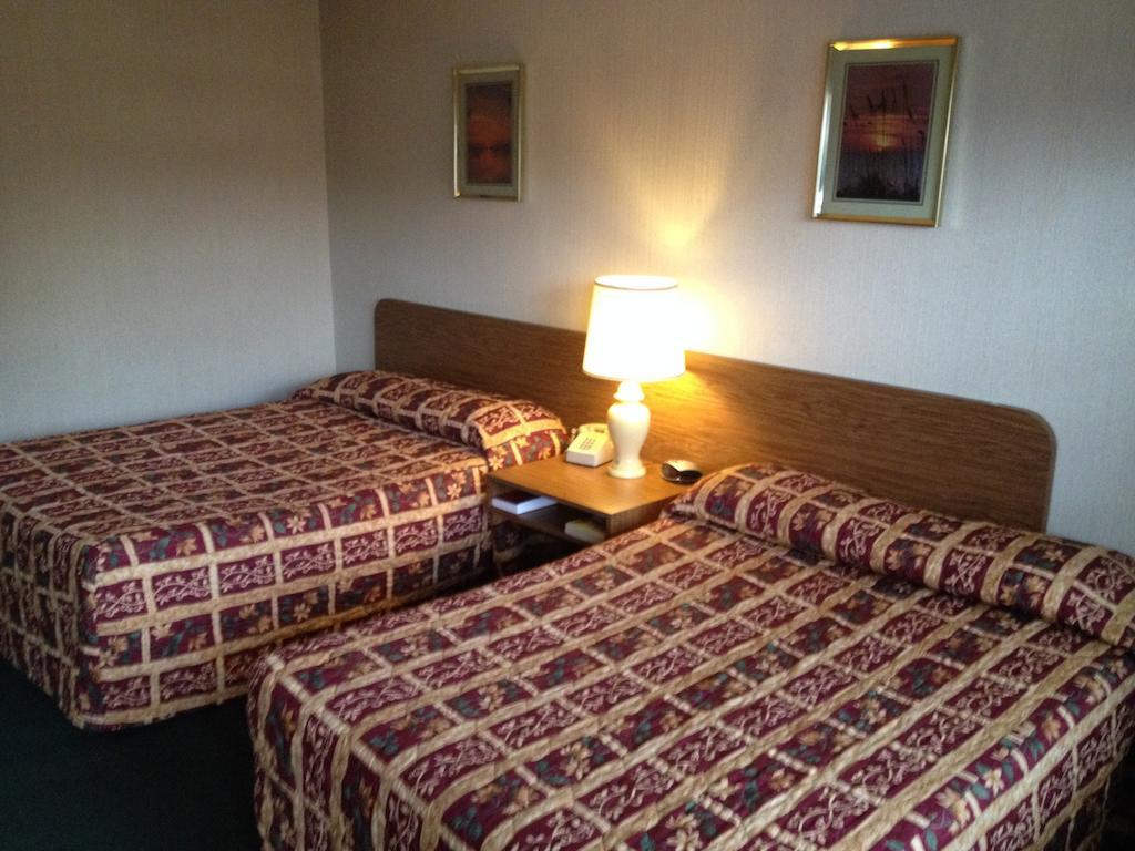 Motel Parkway